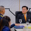 รร.สธ.ยศ.ทอ. ต้อนรับ พล.อ.อ.วรฉัตร  ธารีฉัตร อดีตผู้บังคับบัญชาฯ ในโอกาสให้ข้อมูลประวัติการจัดสร้างพระอนุสาวรีย์พระบิดาแห่งกองทัพอากาศ